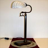 מנורת שולחןבסגנון ארט - דקו (נמכרה)